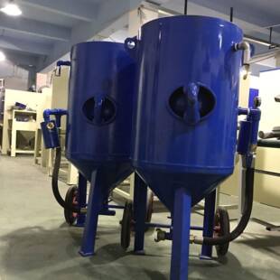 厂家翻直销移喷砂机户外除锈喷沙罐喷动涂MMV厂除锈式新喷砂设备