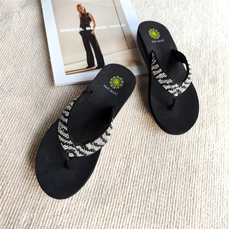 厚底拖鞋女夏2023女款高档水钻防滑外穿沙滩鞋时尚豹纹人字凉拖女