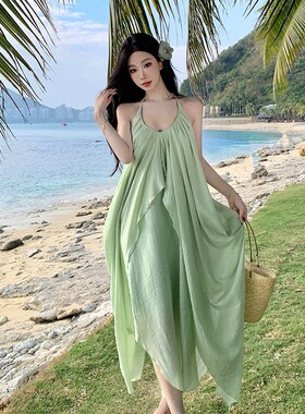 海边度假风绿色无袖挂脖连衣裙女夏季温柔气质冷淡系独特别致裙子
