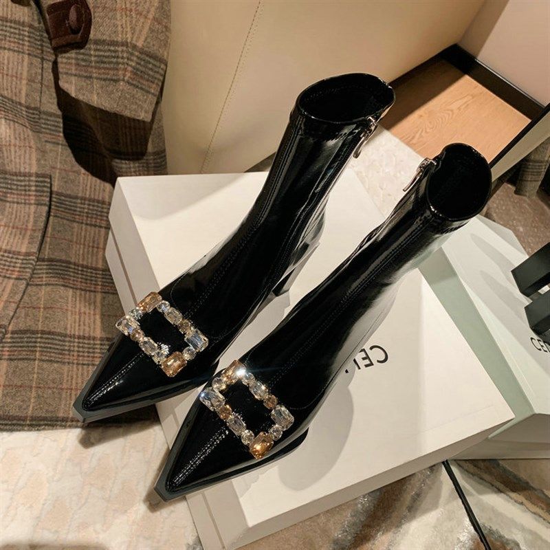 水钻方扣尖头高跟短靴女粗跟弹力瘦瘦靴漆皮侧拉链单靴中筒时装鞋