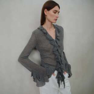 CHICJOC不规则花瓣边柔雾衫_微透感羊绒羊毛刷毛纱设计造型感开衫