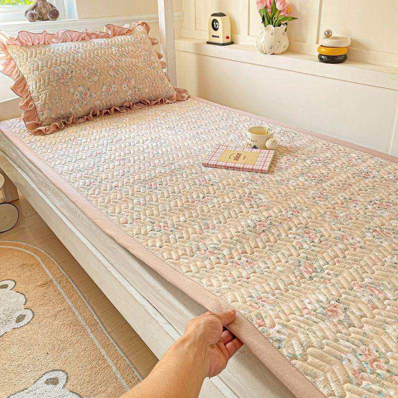 2025春夏新碎花夹棉床盖学生宿舍小床垫单件套家用床褥双枕套加厚