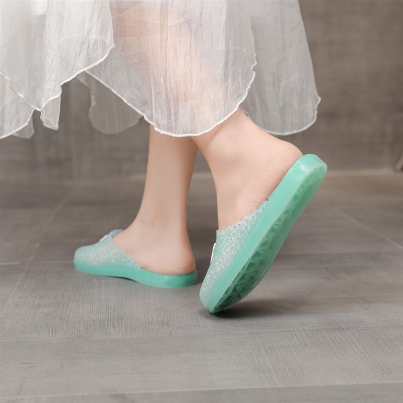 包头洞洞鞋女夏季新款居家软底透C明水晶防滑不臭脚果冻凉拖半拖