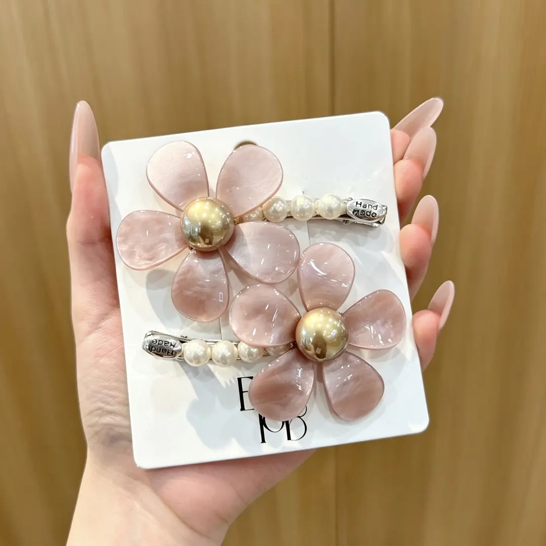 温柔粉醋酸贝珠花朵刘海夹百搭