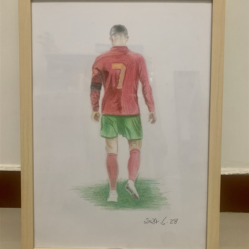 葡萄牙C罗海报足球手绘彩铅纸宿舍壁纸寝室装饰画卧室挂画图片
