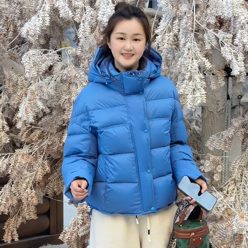 木笛轻便泡芙蓝色白鸭短款羽绒服