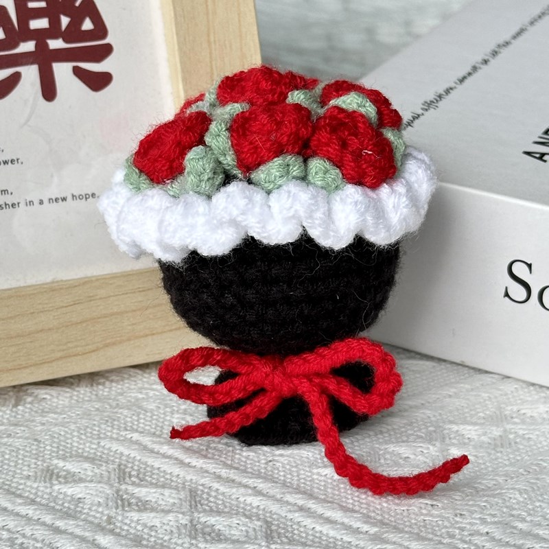 手工钩织迷你玫瑰手捧花束挂件DIY编织材料包小花束送节日礼物女