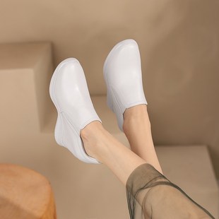 女厚底简约百搭坡跟一脚蹬休闲显瘦女单鞋 9cm春秋季 内增高小白鞋