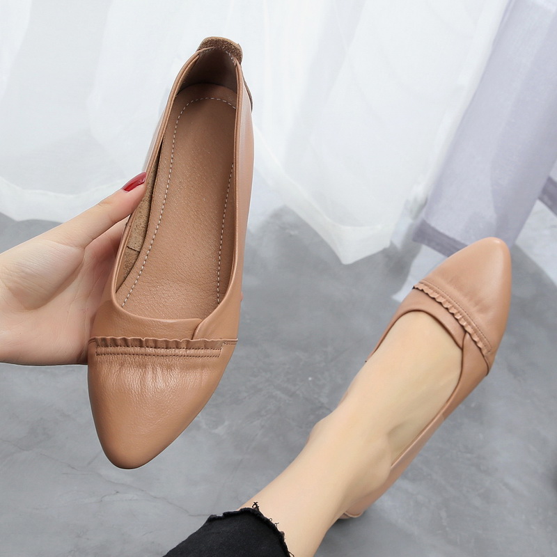 真皮妈妈鞋软底女休闲舒适平底大码女鞋41一43春秋新款单鞋小码33