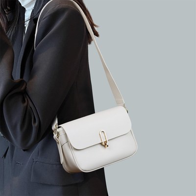 斜挎包小众设计感小包洋气质感爆款真皮包包女2025新款单肩小方包