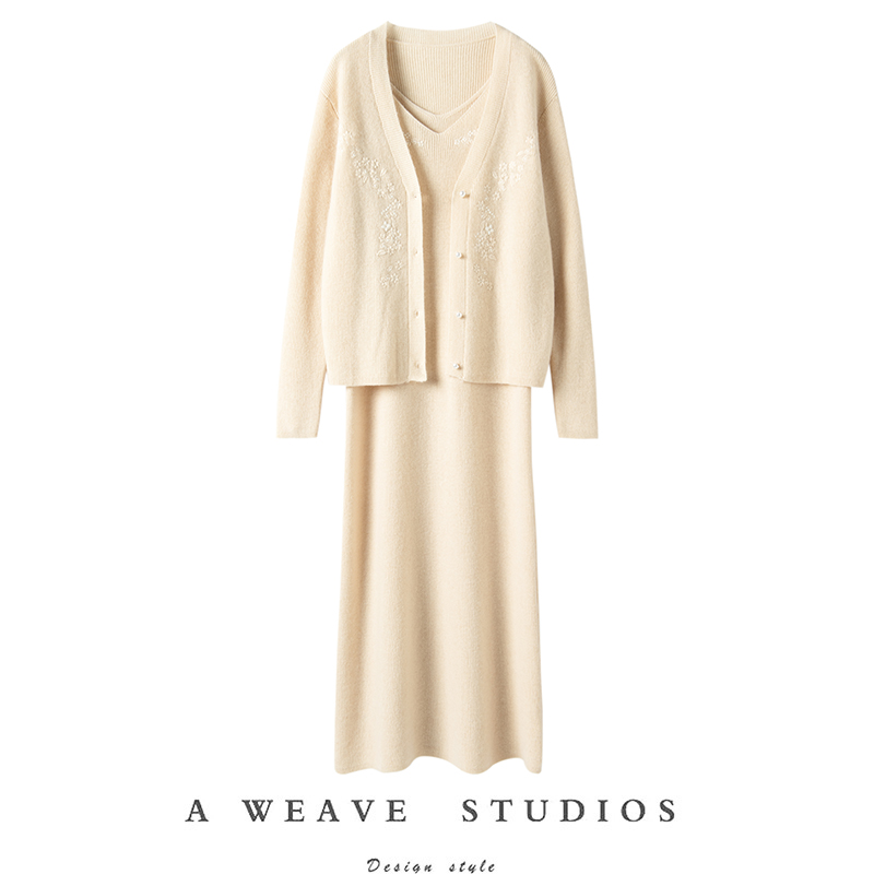 这版型很迷人!100%纯山羊绒套装女针织V领开衫吊带连衣裙两件套