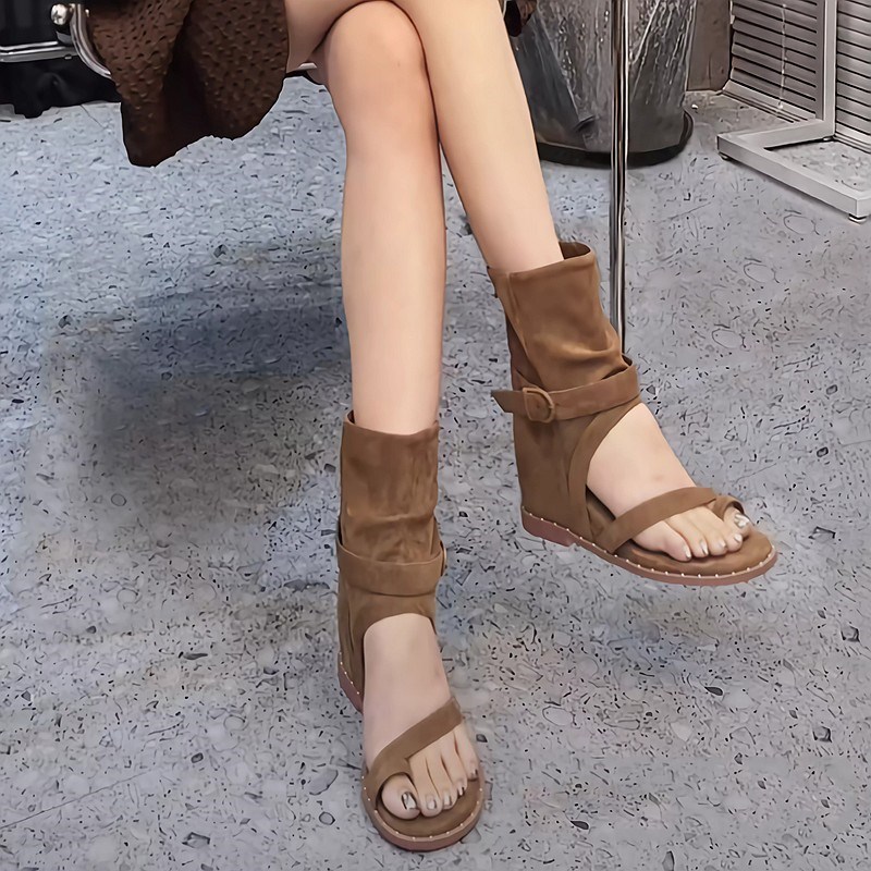 夏季内增高短靴女2025新款夹趾凉靴皮带扣后拉链休闲时尚百搭凉鞋