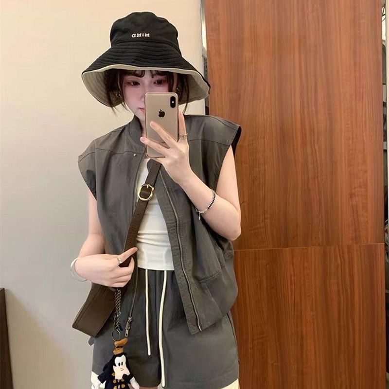 特大码300斤休闲百搭工装马甲上衣套装女夏季胖MM高腰短裤两件套2