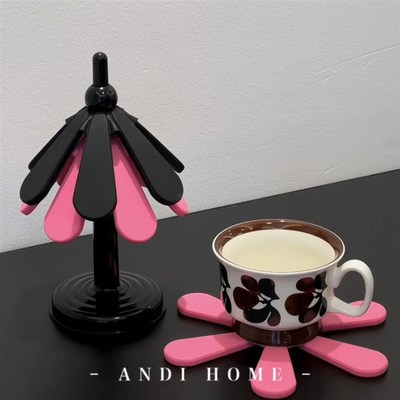 2024新款餐桌圣诞树隔热垫硅胶加厚耐高温黑粉配色餐桌碗盘防烫垫