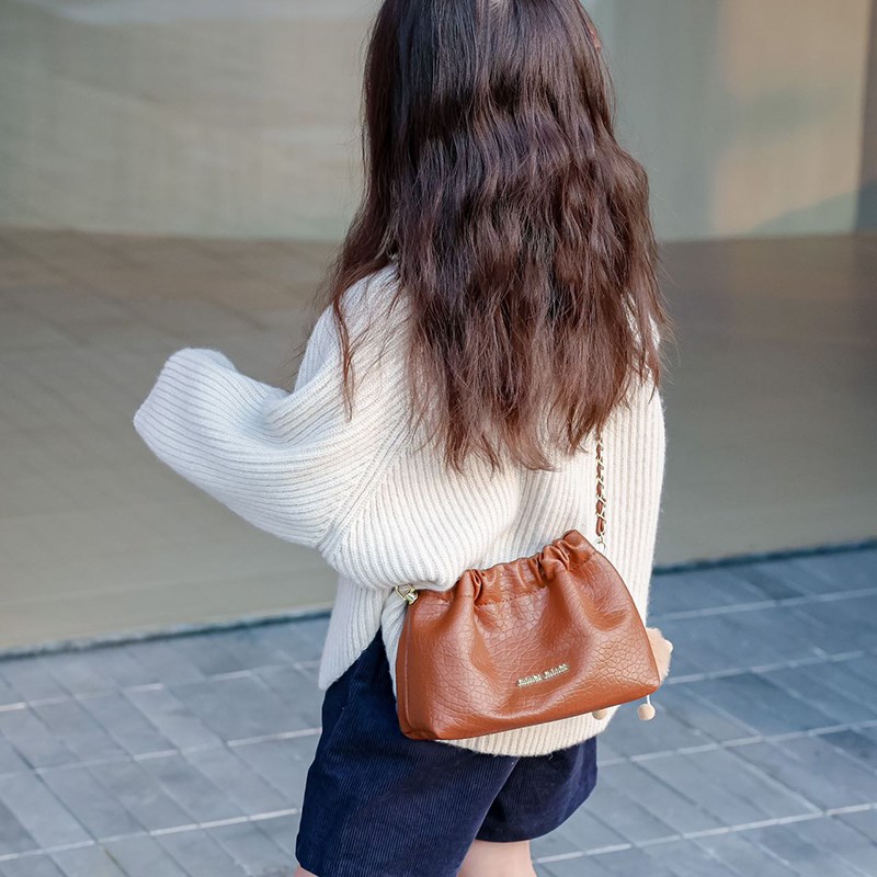 儿童包包2024新款时尚复古女童斜挎水桶包洋气百搭宝宝配饰零钱包