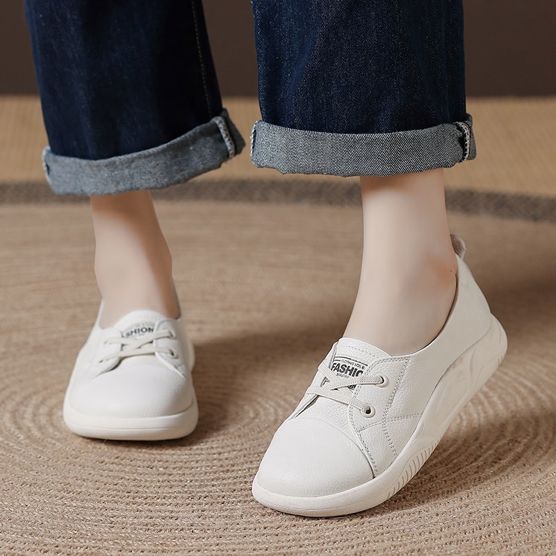 头层牛皮浅口小单鞋女洋气2024春秋新款百搭平底女士妈妈小白女鞋