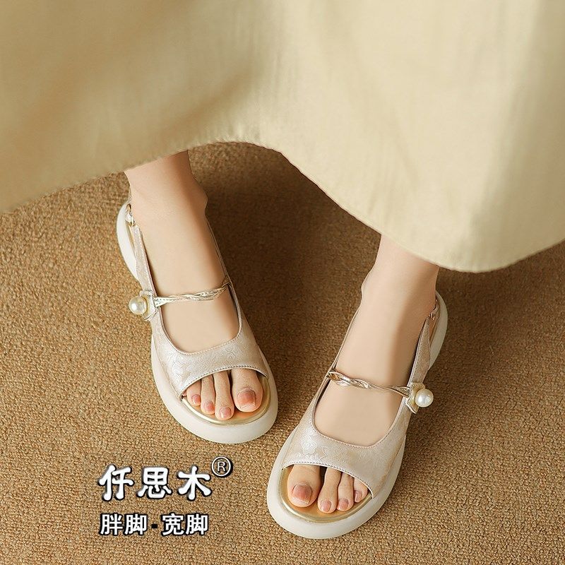 超火厚底凉鞋女款2024新款外穿大码女鞋41一43夏季胖脚宽肥国风40