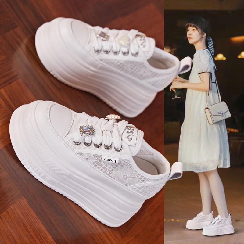 内增高小白鞋女2024夏季新款轻便软底网面松糕鞋厚底休闲运动鞋子