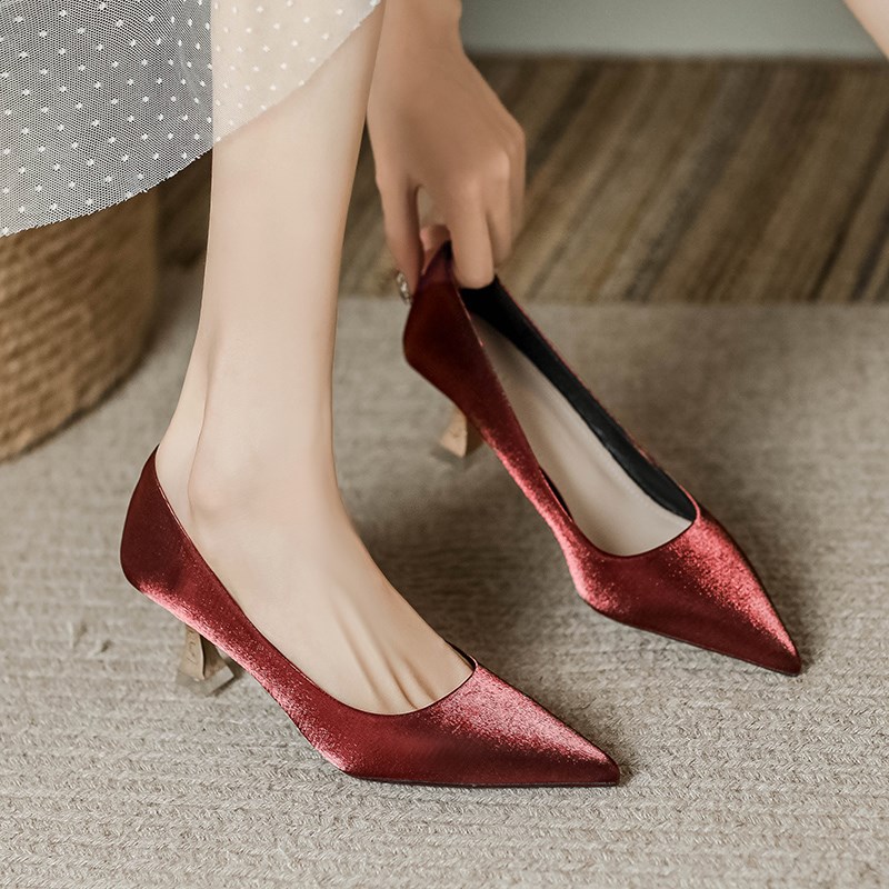 红色细跟尖头高跟鞋女3cm5公分小跟2024新款气质高级百搭婚鞋单鞋