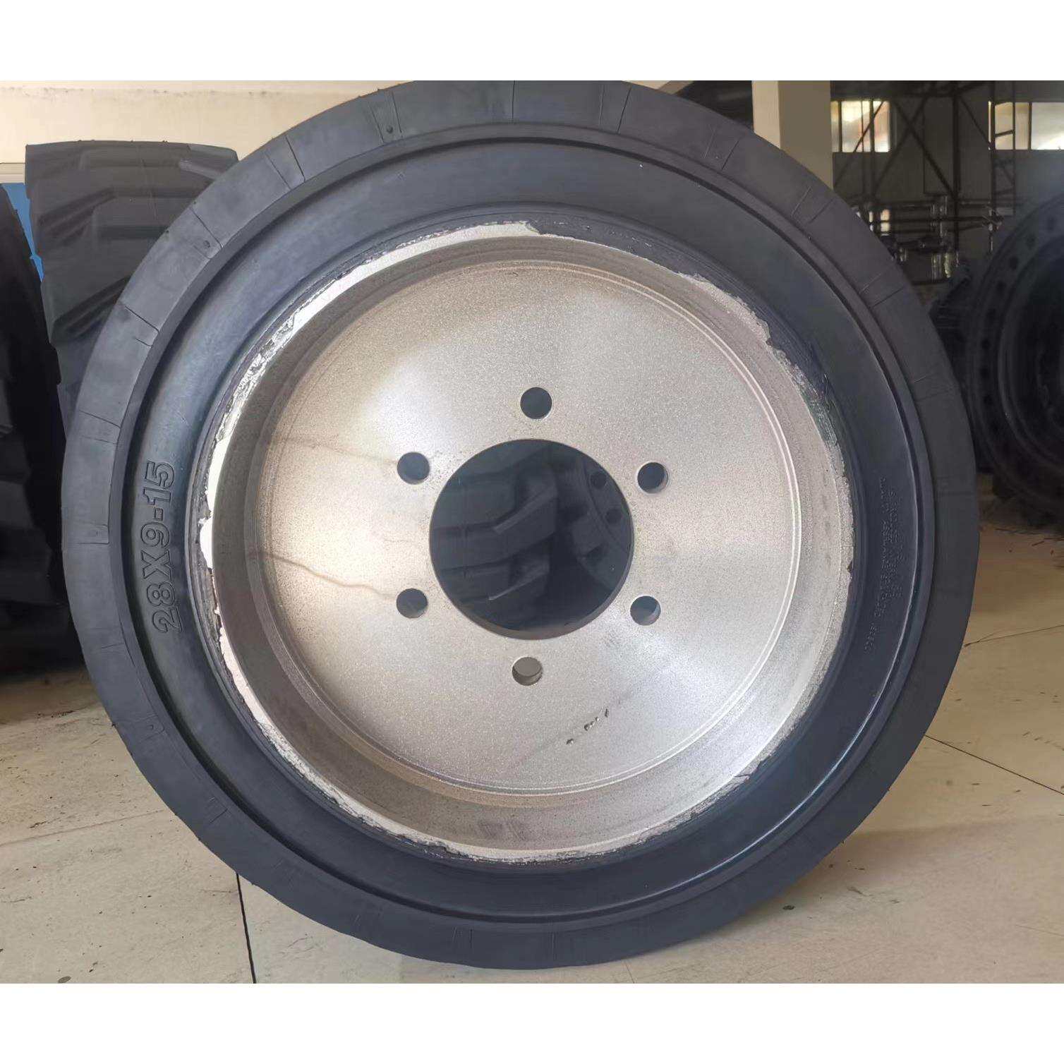 28*9-15T-P港口码头拖车多用途粘结式实心轮胎