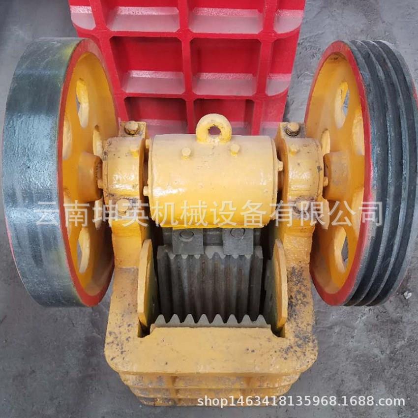 昆明移动小型破碎机 200x300鄂式破碎机 农村修路专用破碎机