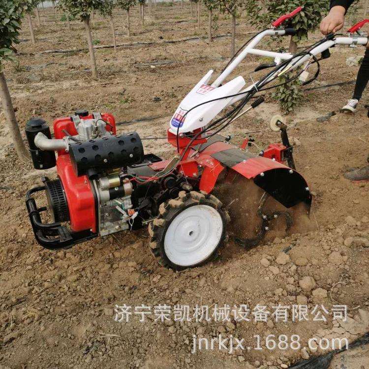 农用多功能后置旋耕犁地微耕汽油9马力四驱耕地打田机小型耘锄机