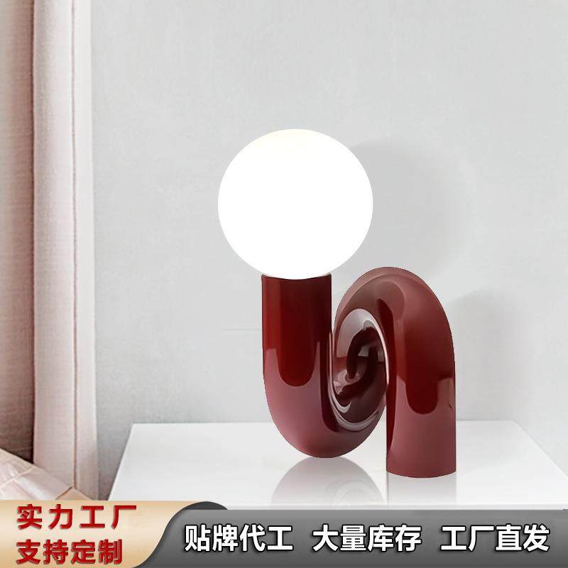 北欧轻奢儿童房卧室床头灯设计师创意软装样板房网红现代装饰台灯