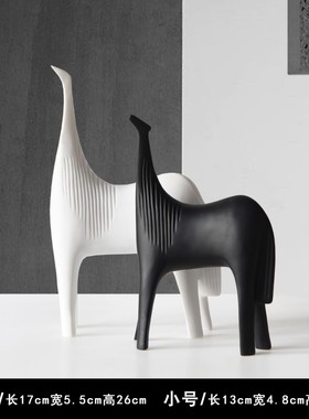 现代极简风轻奢黑k白抽象马动物书柜酒柜客厅样板房间软装饰品摆