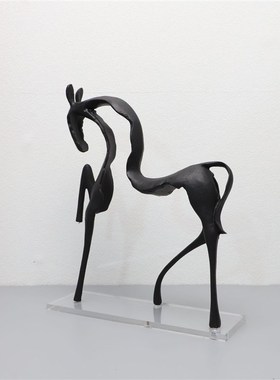 现代简约几何抽象金属马动物雕塑摆件客厅玄关书房V酒店家居装饰