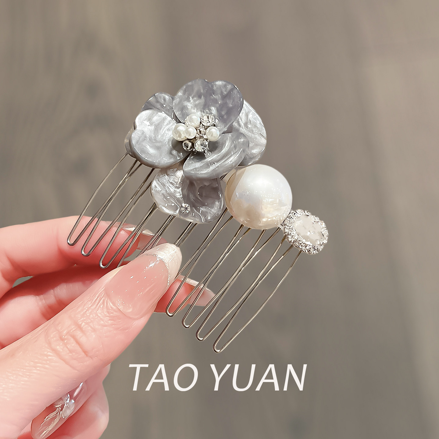 高级感山茶花倒插发梳通勤盘发