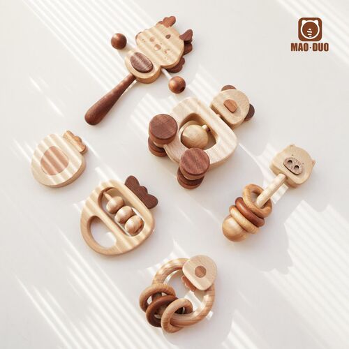 0一6月新生婴儿礼物满月礼v男孩实用见面礼百天宝宝玩具礼盒高级