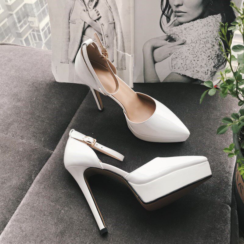 2024浅口单鞋漆m皮中空超高跟防水台尖头鞋一字带白色气质凉鞋婚