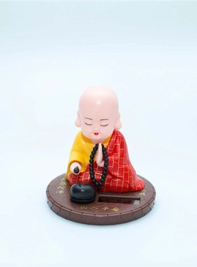 抖音网红同款太阳能小和尚v汽车摆件点头敲木鱼公仔禅意车载内饰