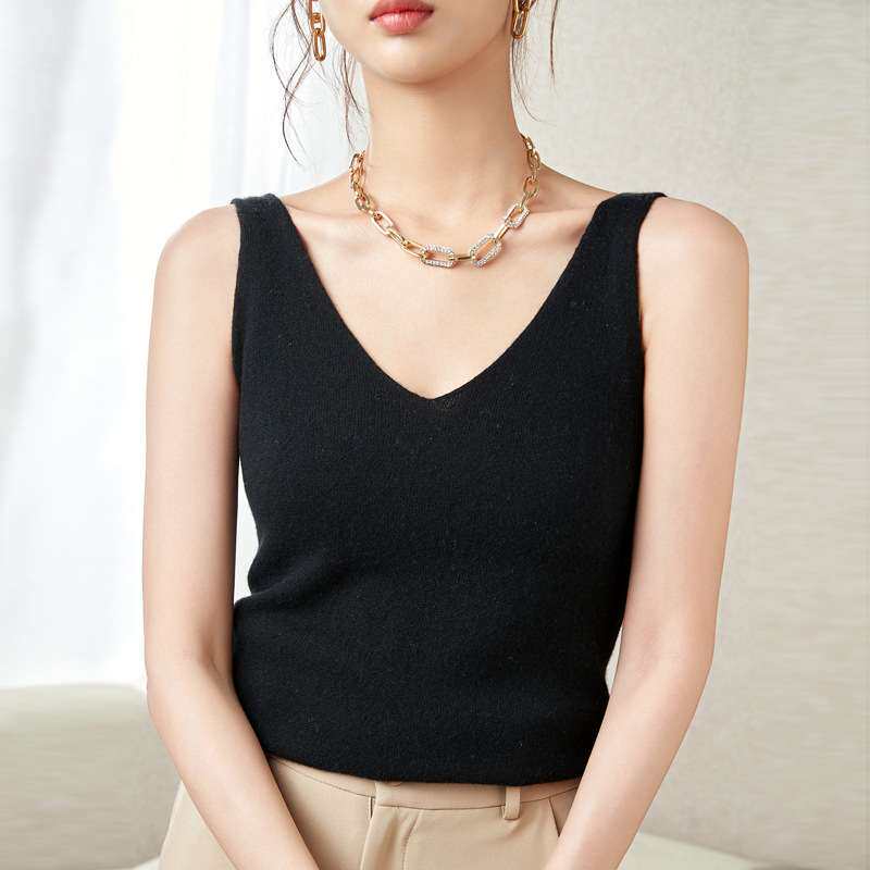 2024年秋冬新款纯羊毛针织V领吊带背心纯色宽松软糯内搭小背心女