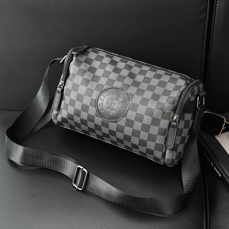 男士斜挎包通勤包机能男款邮差包男骑行机L车背包运动单肩包潮男