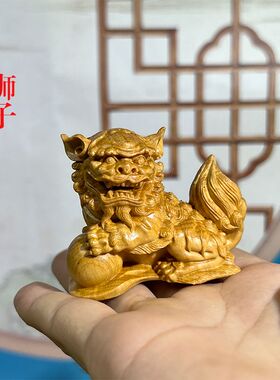 崖柏木雕刻狮子手把玩件