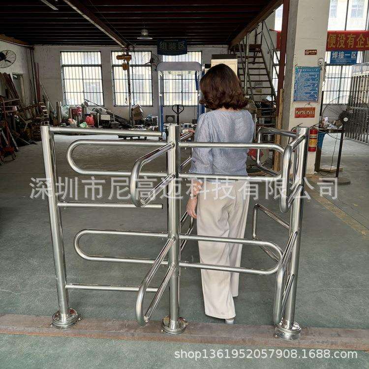 半封闭式十字单向门车站控制人流疏散通道旋转不锈钢栅栏转闸厂家