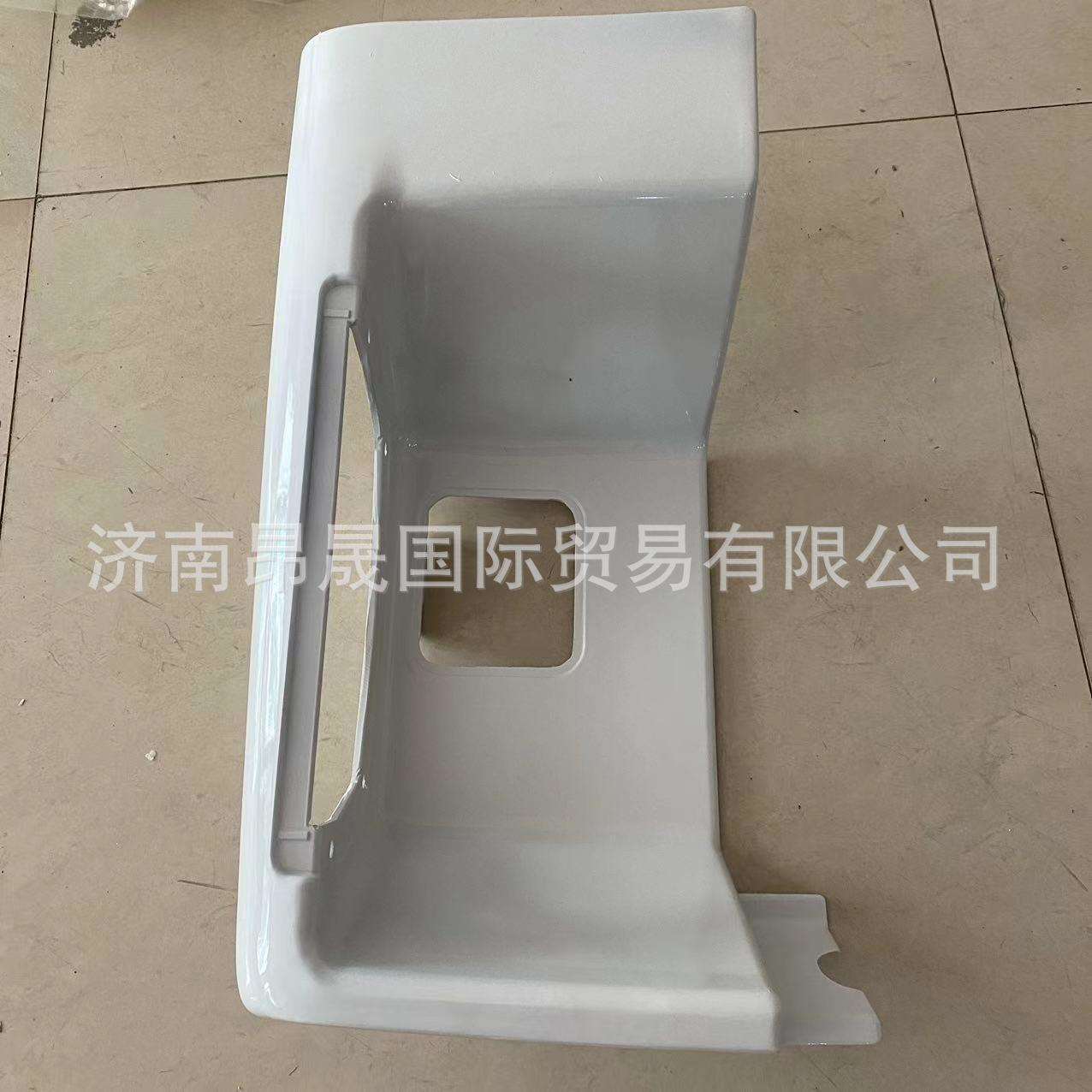 跨境重汽HOWO T7H 汕德卡C7H C9H 外饰件 右踏板 812W61510-0804