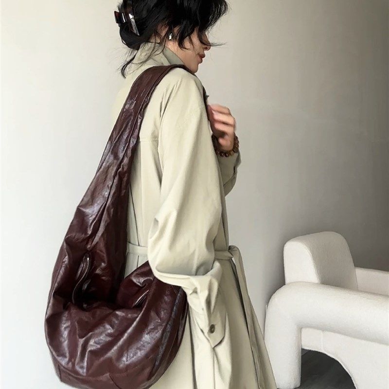 尢系 UXIf 单肩斜挎可颂包气质日常通勤百搭大容量包包女