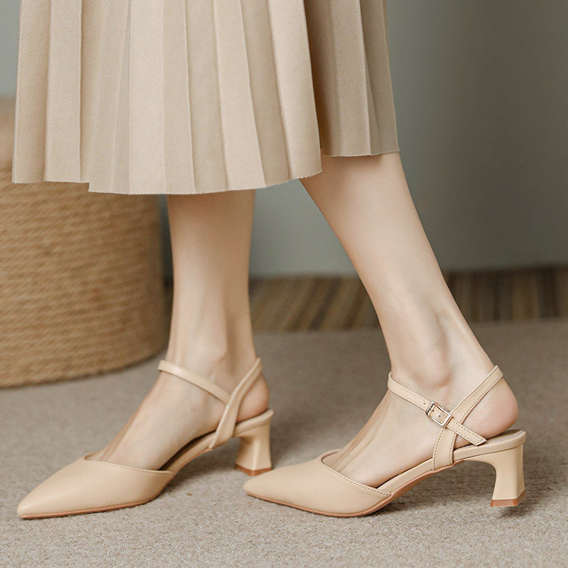 裸色一字带粗跟高跟凉鞋女3cm包头夏外穿精致尖头W高级感时装单鞋