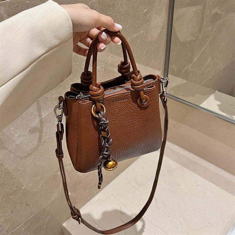 高级感多隔层通h勤包2024冬季新款上班杂物小拎包单肩斜挎女小包