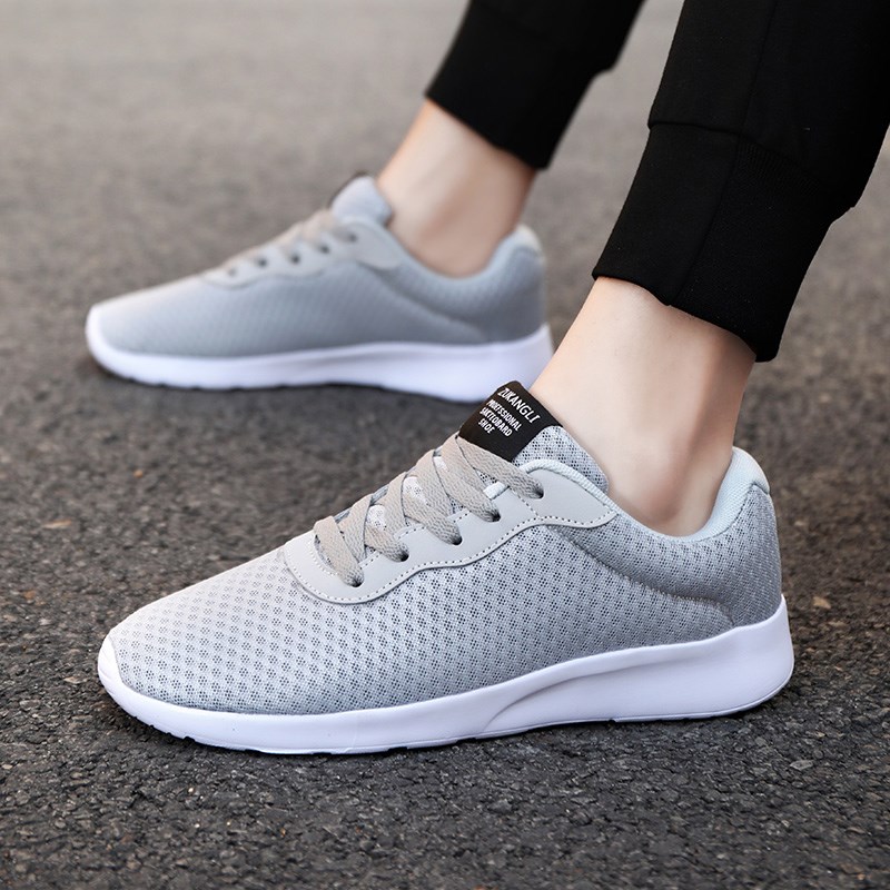 新款男女鞋秋季轻便百搭运动鞋软底网面休闲鞋透气防臭跑步鞋子男