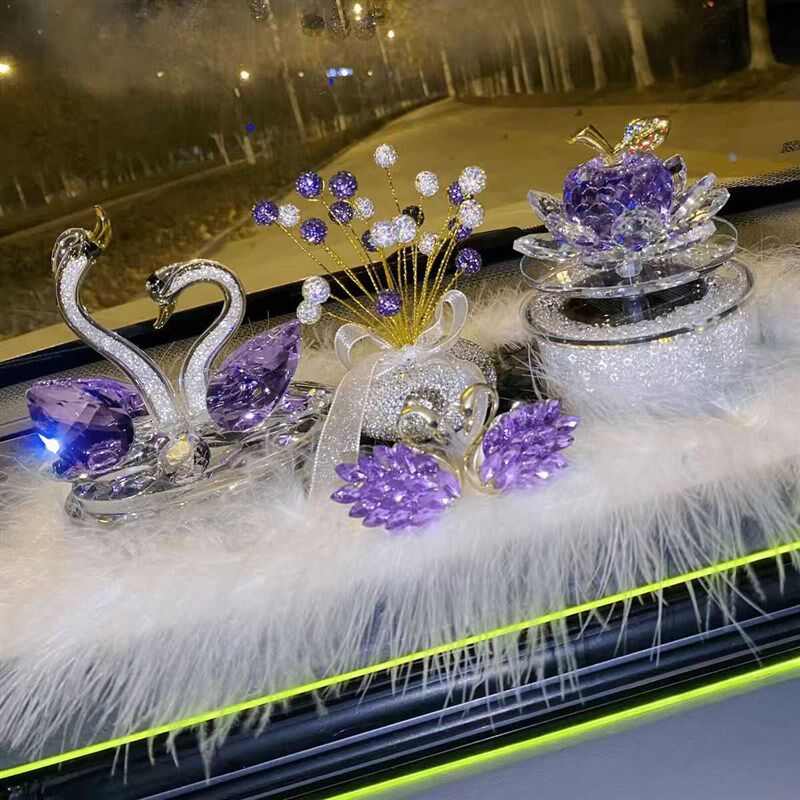 高档汽车摆件2024新款网红女神款水晶H天鹅车载女士车内车饰品女