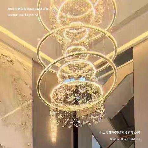 轻奢别墅复式楼梯挑空跃层大厅楼中楼水晶大吊灯蝴蝶设计师款自建