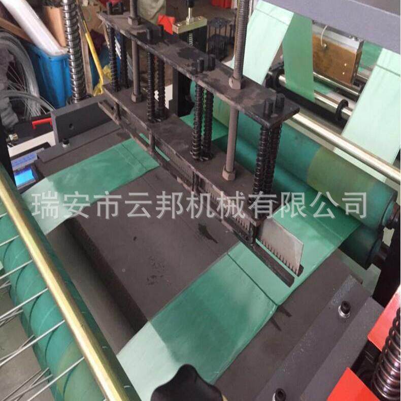 厂家供5袋00半应自动连卷垃圾制袋机379断电脑点垃圾袋制袋机