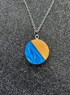 蓝色简约树脂夜光吊坠发光项链个性纯手工情侣男女生日礼物