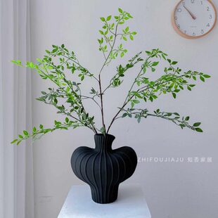 耸肩客厅轻奢高级感样板房陶瓷现代简约花器创意风花瓶装饰摆件