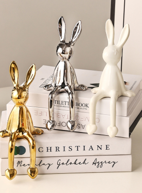 坐姿长耳朵兔子电镀o摆件轻奢样板房间卧室书架隔断酒柜桌面装饰