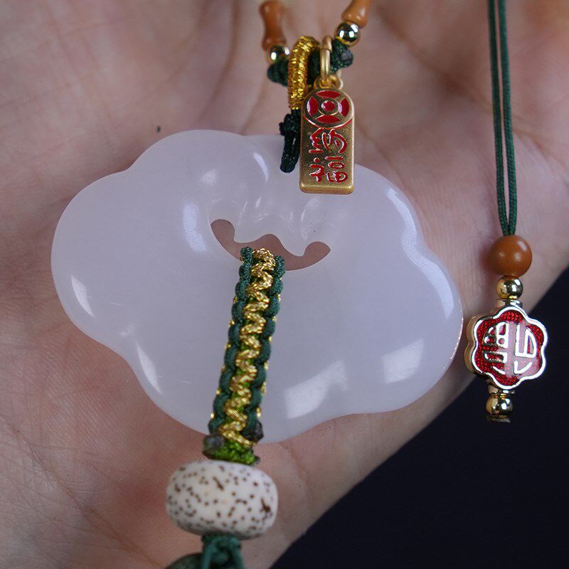2024新款高级感新疆天山翠C如意锁汽车挂件古风车内挂饰女