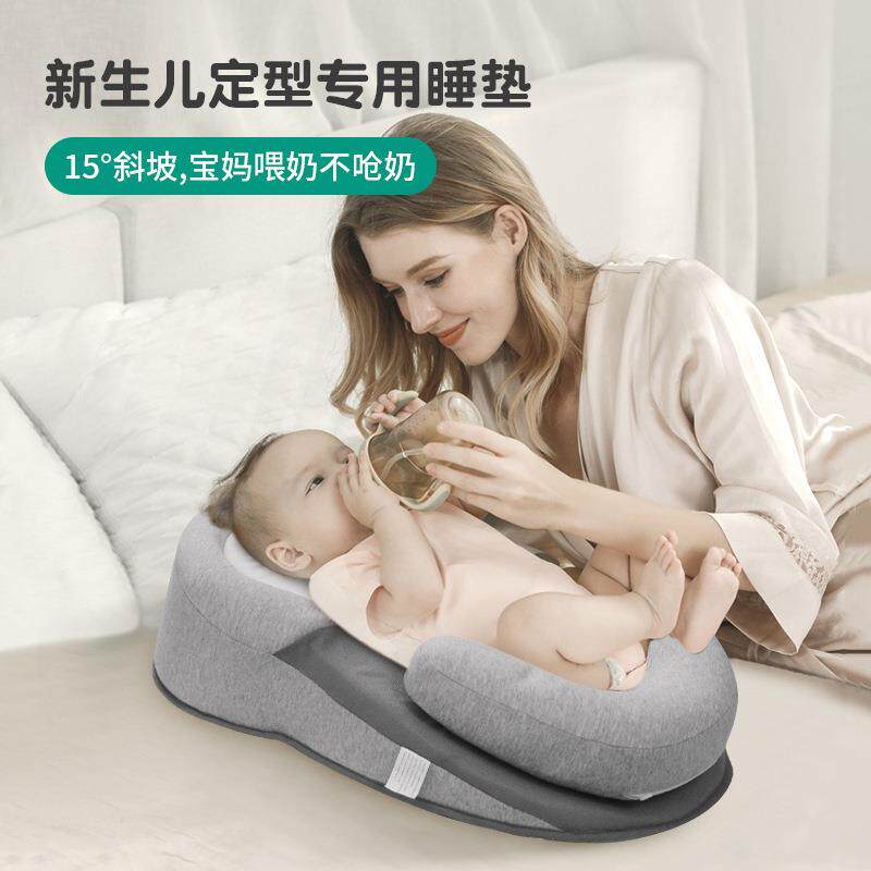 现代简约纯棉 婴儿吐奶时可用斜坡枕头 防偏头定型枕婴儿枕头外贸